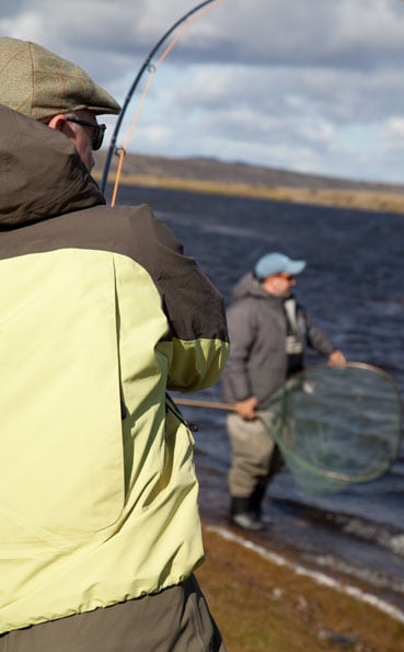 peter collingsworth playing a big sea trout in argentina