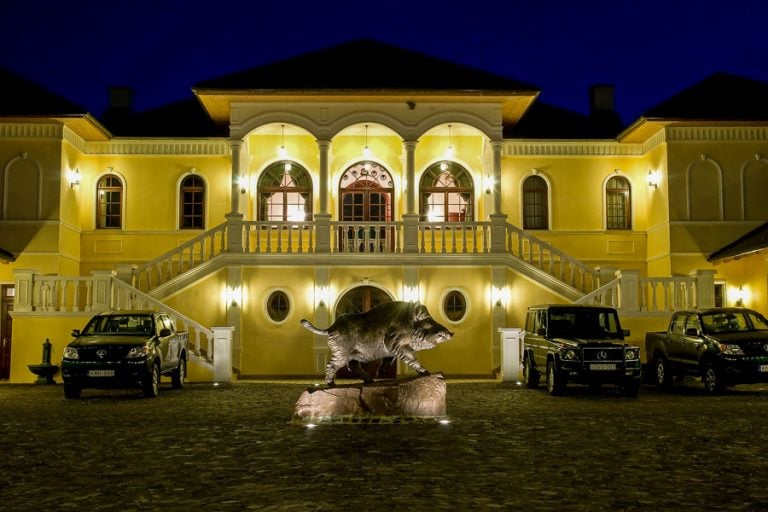 Château Mátra Accommodation at night