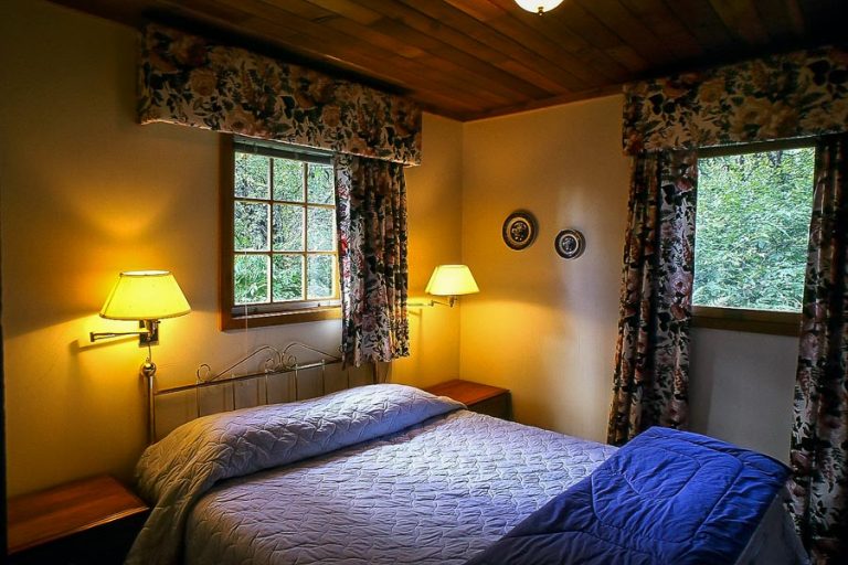 A double bed in a cabin